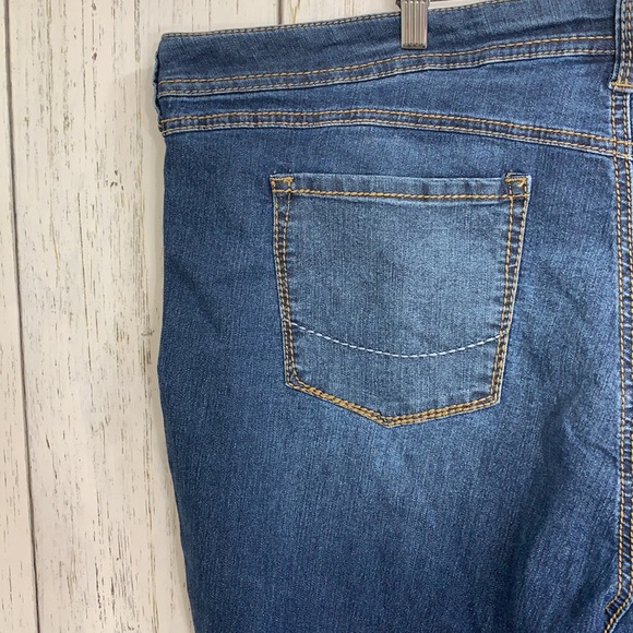 NWT Torrid Isabella Medium Slim Boot Jeans - Picture 11 of 13